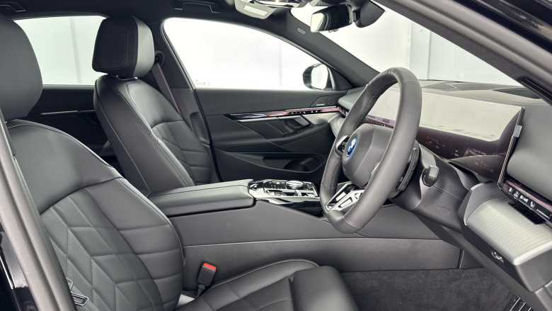 BMW 5 Series 550e xDrive M Sport Pro 4dr Auto [Tech+/Comfort+] Saloon